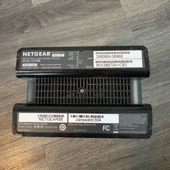 Netgear Black Wired Router - Picture 6 of 10
